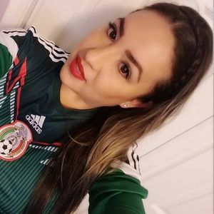 Meet your Posher, Yesenia